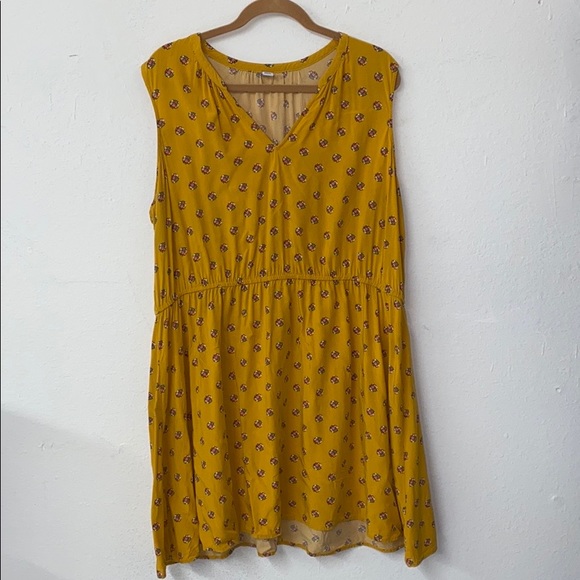 Old Navy Yellow Floral Dress - Picture 2 of 7